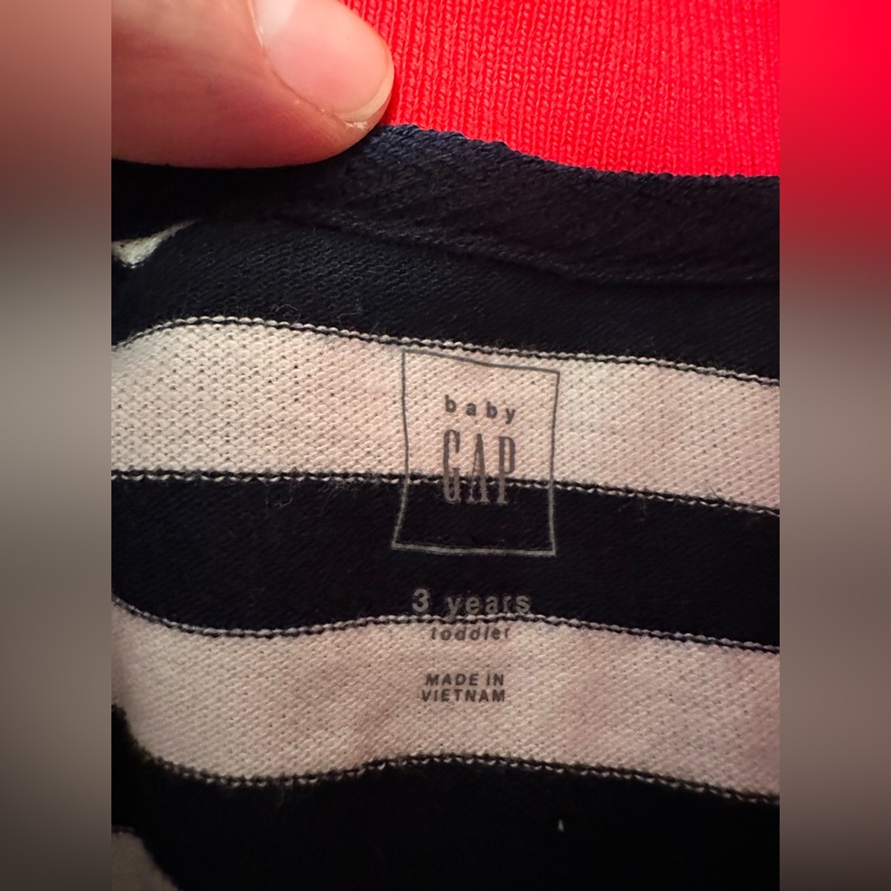 Gap - Picture 2 of 3